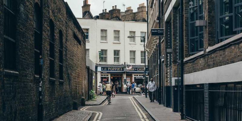 AI观看完所有奥斯卡电影后,生成了一套“必获奖”角色弧光公式,主角必养盆栽。