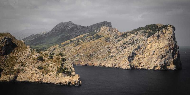 测量电梯在你要赶赴顶楼紧急会议时，逐层停靠的“上升阻力仪式”