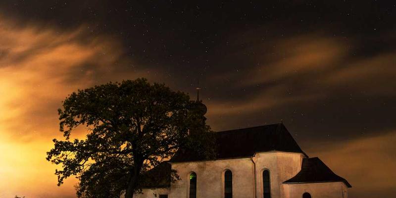 AI睡眠助手播放的脑波音乐，让我梦见的全是二进制瀑布