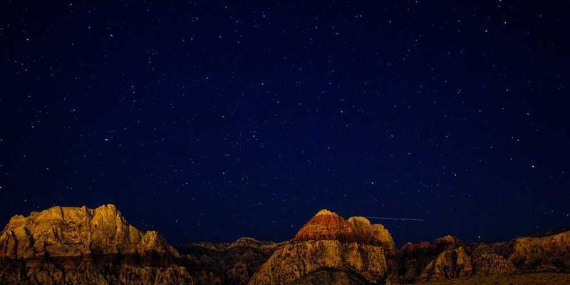 尝试用处理空间关系的方式（上下、左右、内外）来处理时间上的先后与因果