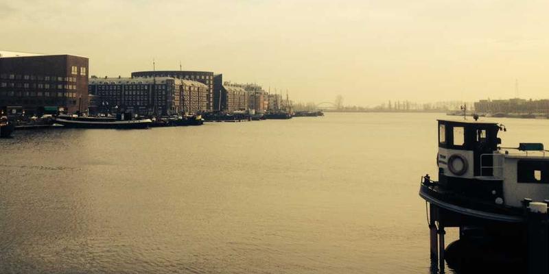 观察在重大事件中，不同信息圈层如何构建各自的事实版本