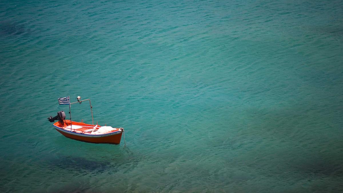 说明：一名年轻女性在健身房锻炼，关注自身的健康状况，而不是与别人攀比排名